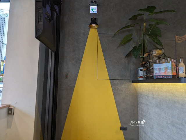 逢甲浮誇系美食必點101海鮮塔『8德司創意餐館逢甲店』宵夜也可以吃到 6 逢甲浮誇系美食必點101海鮮塔『8德司創意餐館逢甲店』宵夜也可以吃到