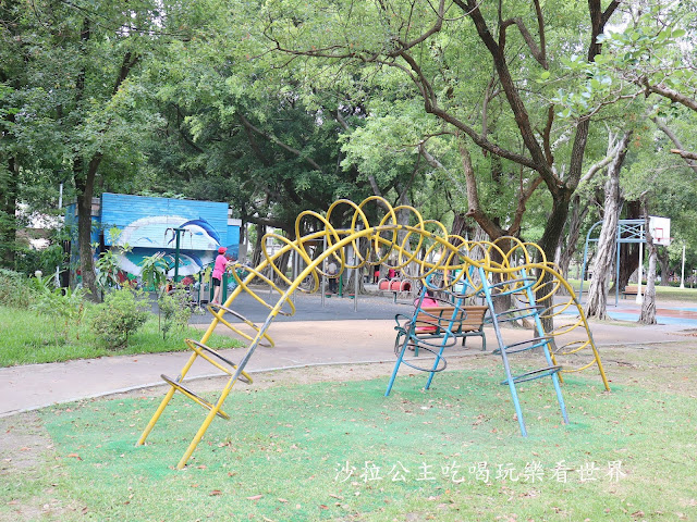 士林特色公園『前港公園』共融遊戲場、天空樹遊戲場溫水游泳池、士林宣原蛋糕專賣店、停車場 32 士林特色公園『前港公園』共融遊戲場、天空樹遊戲場溫水游泳池、士林宣原蛋糕專賣店、停車場