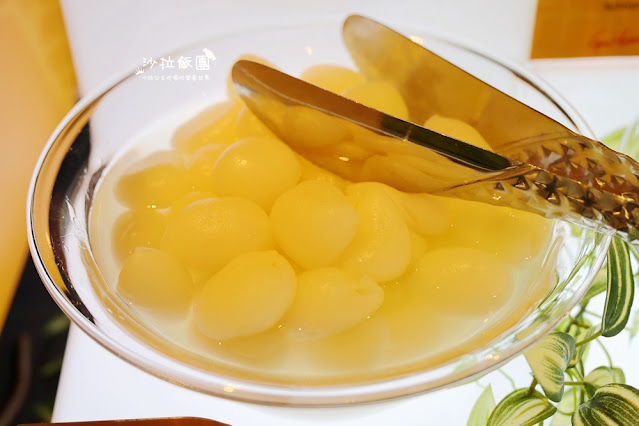 台北吃到飽『泰市場海鮮自助餐廳』天使紅蝦、甜蝦、干貝、極厚蝦餅、泰式奶茶通通吃到飽