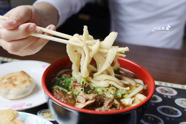 南投中興新村美食『梅園餡餅粥』用餐時間一位難求,40年老店 18 南投中興新村美食『梅園餡餅粥』用餐時間一位難求,40年老店