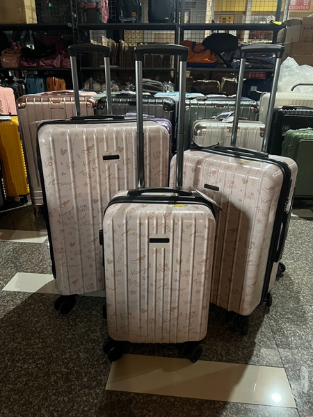 南投埔里行李箱特賣會,工廠直營廠拍,最低990元起,胖胖箱、登機箱、包包通通有 36 南投埔里行李箱特賣會,工廠直營廠拍,最低990元起,胖胖箱、登機箱、包包通通有