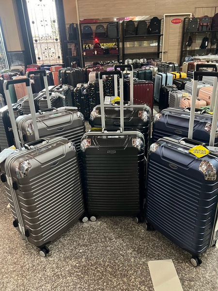 南投埔里行李箱特賣會,工廠直營廠拍,最低990元起,胖胖箱、登機箱、包包通通有 26 南投埔里行李箱特賣會,工廠直營廠拍,最低990元起,胖胖箱、登機箱、包包通通有