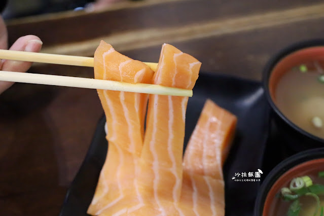 萬華美食巨無霸鮭魚握壽司『三味食堂』手掌大CP值超高 20 萬華美食巨無霸鮭魚握壽司『三味食堂』手掌大CP值超高
