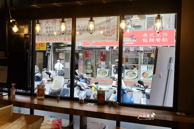 信義區美食『胡饕米粉湯台北市府店』浮誇創意米粉湯,紅茶麥茶喝到飽 4 信義區美食『胡饕米粉湯台北市府店』浮誇創意米粉湯,紅茶麥茶喝到飽