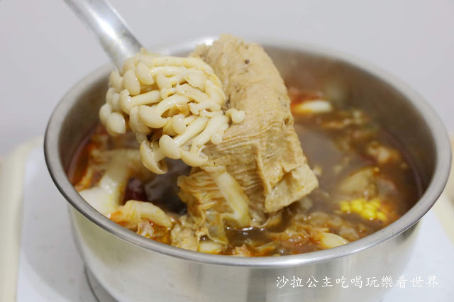 金門人的火鍋"全聯"就可以買到"良金牧場"『酒糟麻辣鍋』『酒糟酸白菜火鍋湯底』跨年火鍋/在家就能享用金門酒糟牛第一品牌 14 金門人的火鍋"全聯"就可以買到"良金牧場"『酒糟麻辣鍋』『酒糟酸白菜火鍋湯底』跨年火鍋/在家就能享用金門酒糟牛第一品牌