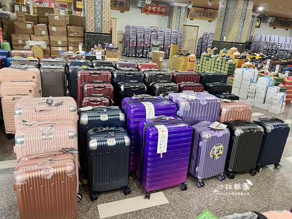 南投埔里行李箱特賣會,工廠直營廠拍,最低990元起,胖胖箱、登機箱、包包通通有 11 南投埔里行李箱特賣會,工廠直營廠拍,最低990元起,胖胖箱、登機箱、包包通通有