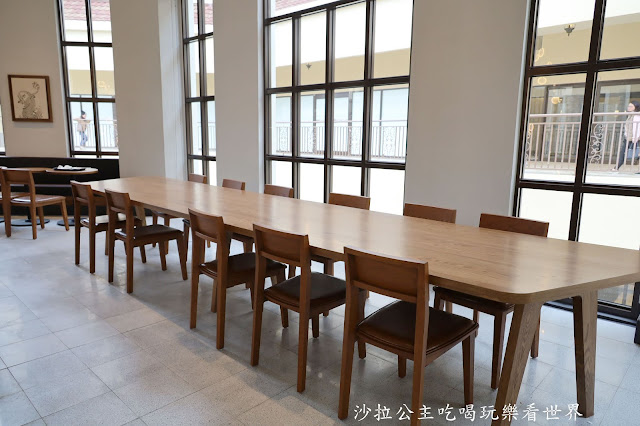 台中景點『麗寶Outlet Mall』打造"小義大利"/全台首間"歐式鐘樓"星巴克鐘樓門市/木育森林 31 台中景點『麗寶Outlet Mall』打造"小義大利"/全台首間"歐式鐘樓"星巴克鐘樓門市/木育森林