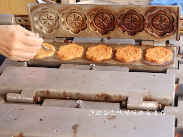 新竹城隍廟必吃美食『郭家潤餅』『梅花雞蛋糕』『苗楊冬瓜仙草絲』新竹美食/小吃 5 新竹城隍廟必吃美食『郭家潤餅』『梅花雞蛋糕』『苗楊冬瓜仙草絲』新竹美食/小吃