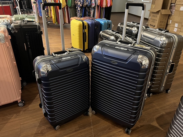 高雄楠梓行李箱特賣會,工廠直營廠拍最低990元起,胖胖箱、前開式行李箱、登機箱、包包通通有 23 高雄楠梓行李箱特賣會,工廠直營廠拍最低990元起,胖胖箱、前開式行李箱、登機箱、包包通通有