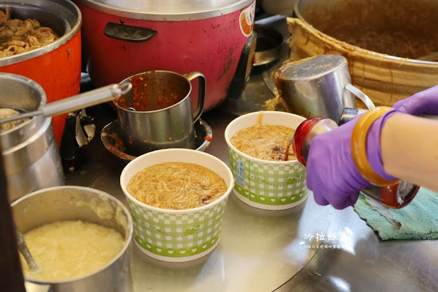 三重人氣美食爆料大腸鋪整碗『許記麵線』噴汁麻辣鴨血臭豆腐、肥美東石鮮蚵 4 三重人氣美食爆料大腸鋪整碗『許記麵線』噴汁麻辣鴨血臭豆腐、肥美東石鮮蚵