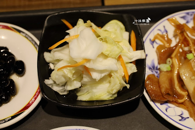 桃園牛肉麵吃到飽『呷飽牛肉麵南平店』加麵加湯免費,豆花、咖啡飲料無限供應 40 桃園牛肉麵吃到飽『呷飽牛肉麵南平店』加麵加湯免費,豆花、咖啡飲料無限供應