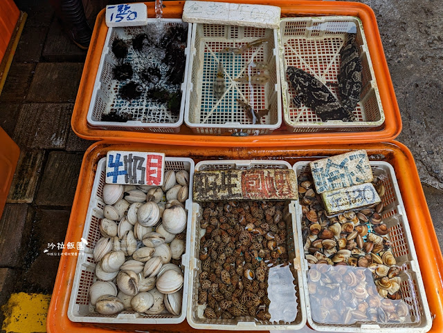 龜吼漁夫市集現剖現吃海膽好鮮甜 13 龜吼漁夫市集現剖現吃海膽好鮮甜