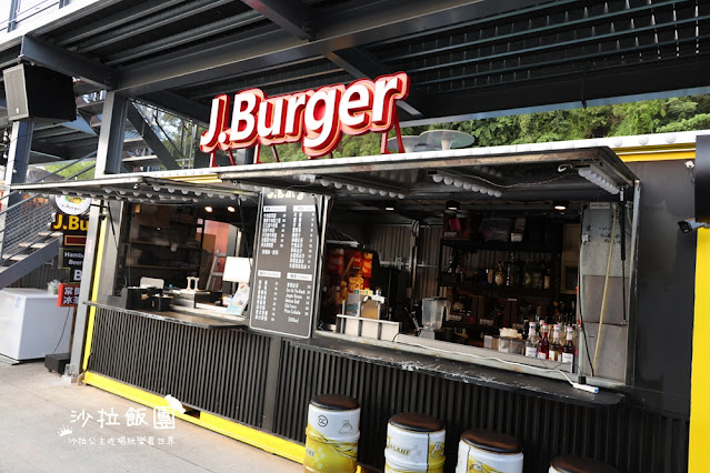 北投景點『關渡碼頭貨櫃市集』越夜越美 22 北投景點『關渡碼頭貨櫃市集』越夜越美