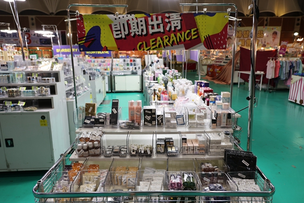 【雙北最大台灣廠拍】tokuyo按摩椅、夏普、名牌運動鞋、伊蕾服飾 98 【雙北最大台灣廠拍】tokuyo按摩椅、夏普、名牌運動鞋、伊蕾服飾