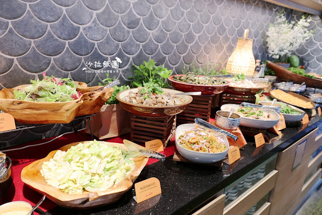 台北吃到飽『泰市場海鮮自助餐廳』天使紅蝦、甜蝦、干貝、極厚蝦餅、泰式奶茶通通吃到飽