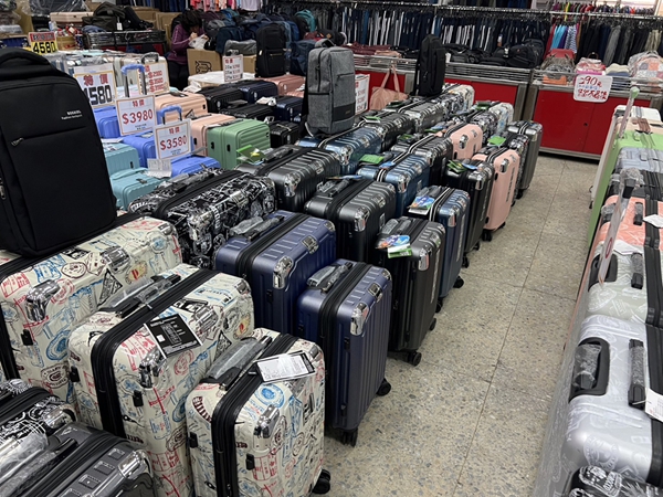 高雄鳳山行李箱特賣會,工廠直營廠拍,行李箱990元起,把握時間 23 高雄鳳山行李箱特賣會,工廠直營廠拍,行李箱990元起,把握時間