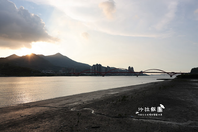 北投景點『關渡碼頭貨櫃市集』越夜越美 5 北投景點『關渡碼頭貨櫃市集』越夜越美