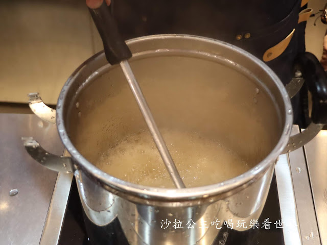 士林夜市飲料推薦『魚池貳壹(台北士林總店)』手工現做珍珠/手炒黑糖/捷運劍潭站 8 士林夜市飲料推薦『魚池貳壹(台北士林總店)』手工現做珍珠/手炒黑糖/捷運劍潭站