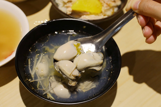 嘉義火雞肉飯『嘉義噴水雞肉飯中山店』稱霸70年的火雞肉飯,早餐就能吃 18 嘉義火雞肉飯『嘉義噴水雞肉飯中山店』稱霸70年的火雞肉飯,早餐就能吃