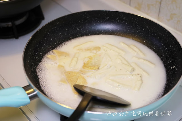 偽出國/韓國街邊美食在家吃『韓國紅雪蟹蟹膏.辣炒年糕.各式韓式小菜』家樂福韓國週 25 偽出國/韓國街邊美食在家吃『韓國紅雪蟹蟹膏.辣炒年糕.各式韓式小菜』家樂福韓國週