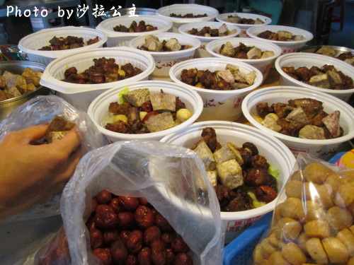 慈聖宮(Tsu-Sheng Temple):大同區「慈聖宮小吃街」大稻埕 慈聖宮(Tsu-Sheng Temple):大同區「慈聖宮小吃街」大稻埕