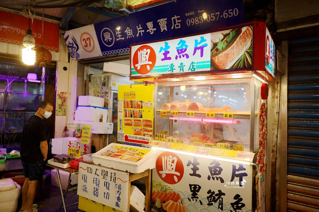 龜吼漁夫市集現剖現吃海膽好鮮甜 4 龜吼漁夫市集現剖現吃海膽好鮮甜