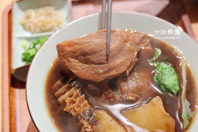 桃園龍潭美食『湮雨平生牛肉麵舖』渴望園區，文青麵店