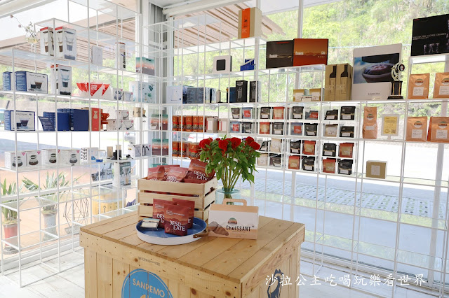 南投IG人氣咖啡『蠻荒咖啡』白色簡約玻璃木造屋/日月潭網美咖啡.菜單 7 南投IG人氣咖啡『蠻荒咖啡』白色簡約玻璃木造屋/日月潭網美咖啡.菜單