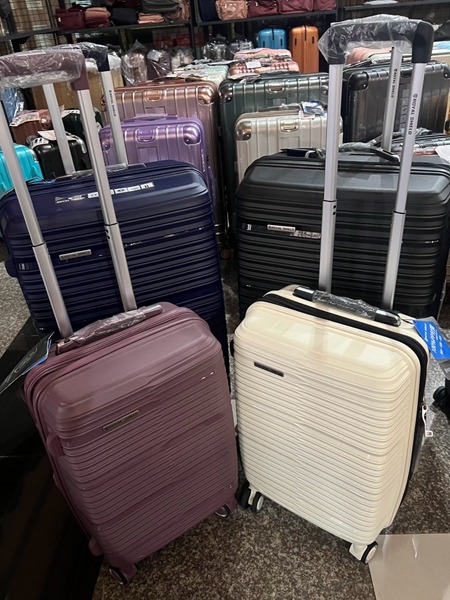 南投埔里行李箱特賣會,工廠直營廠拍,最低990元起,胖胖箱、登機箱、包包通通有 14 南投埔里行李箱特賣會,工廠直營廠拍,最低990元起,胖胖箱、登機箱、包包通通有