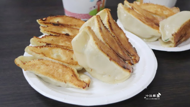 士林天母排隊人氣美食『阿堂鍋貼』餡料飽滿 6 士林天母排隊人氣美食『阿堂鍋貼』餡料飽滿