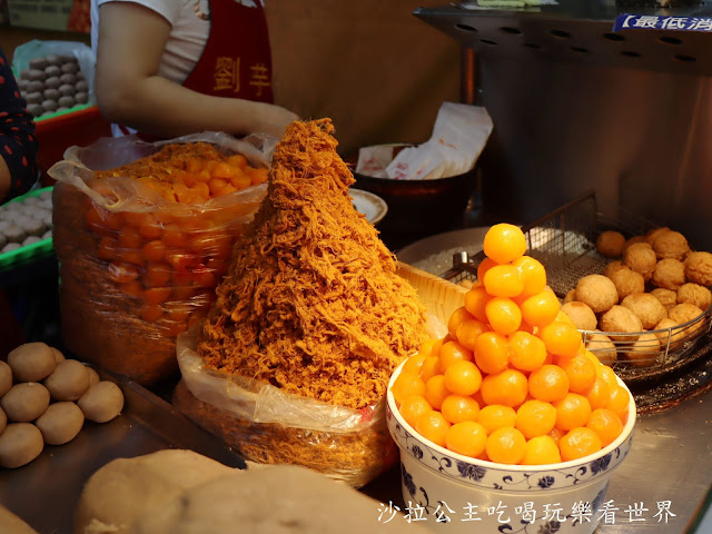 寧夏夜市美食.散步甜點.小吃『劉芋仔』蛋黃芋餅/香酥芋丸/2020必比登推薦夜市街頭小吃/40年老店 5 寧夏夜市美食.散步甜點.小吃『劉芋仔』蛋黃芋餅/香酥芋丸/2020必比登推薦夜市街頭小吃/40年老店