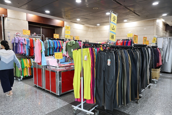 【雙北最大台灣廠拍】tokuyo按摩椅、夏普、名牌運動鞋、伊蕾服飾 182 【雙北最大台灣廠拍】tokuyo按摩椅、夏普、名牌運動鞋、伊蕾服飾