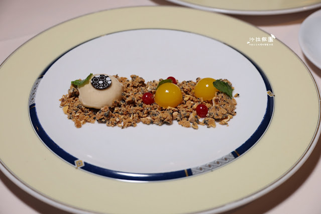 台北必吃牛排，營造郵輪船艙地中海藍白風格，好吃的頂級牛排