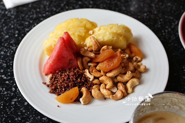 台北吃到飽『泰市場海鮮自助餐廳』天使紅蝦、甜蝦、干貝、極厚蝦餅、泰式奶茶通通吃到飽