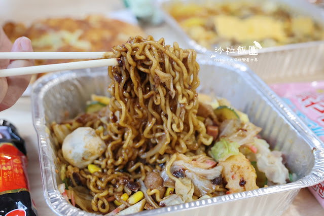 無人手工窯烤披薩『Yiguo Ramen 24H異國無人拉麵店-中山旗艦店』多種配菜、飲料免費加 52 無人手工窯烤披薩『Yiguo Ramen 24H異國無人拉麵店-中山旗艦店』多種配菜、飲料免費加