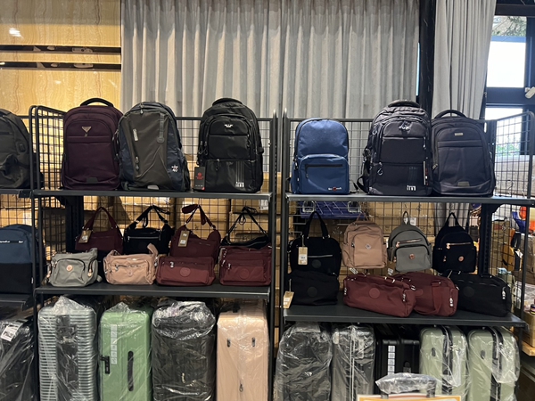 【嘉義新港】行李箱特賣會,工廠直營廠拍最低990元起,胖胖箱、前開式行李箱、後背包 38 【嘉義新港】行李箱特賣會,工廠直營廠拍最低990元起,胖胖箱、前開式行李箱、後背包