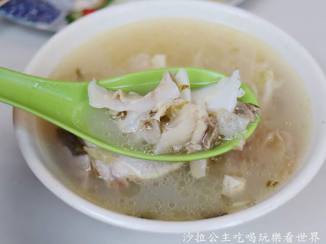 淡水美食/食尚玩家推薦『美姨古早味米粉湯』大腸煎/香腸/淡水老街/淡水小吃/捷運淡水站