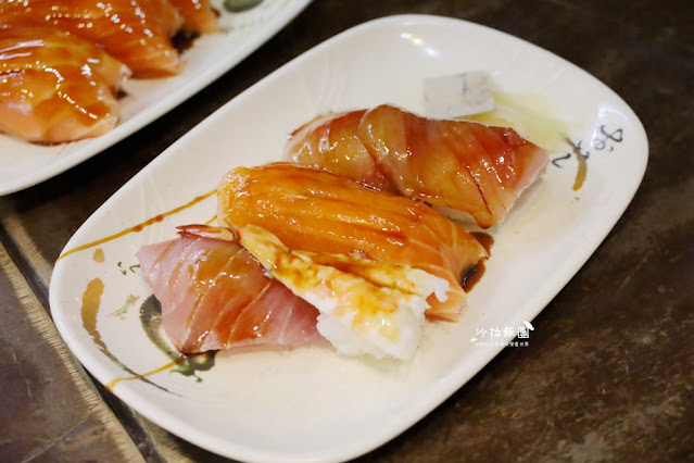 萬華美食巨無霸鮭魚握壽司『三味食堂』手掌大CP值超高 28 萬華美食巨無霸鮭魚握壽司『三味食堂』手掌大CP值超高