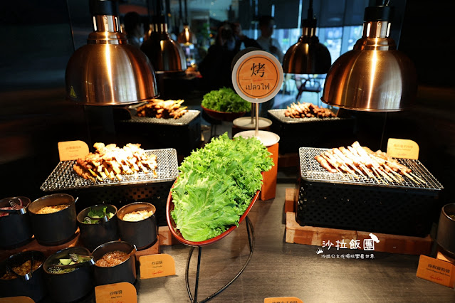 台北吃到飽『泰市場海鮮自助餐廳』天使紅蝦、甜蝦、干貝、極厚蝦餅、泰式奶茶通通吃到飽