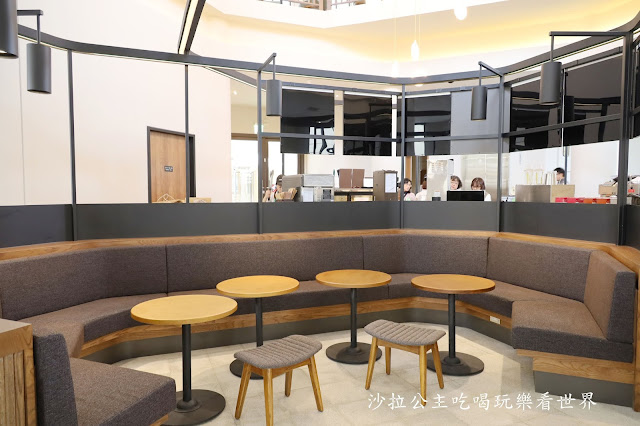 台中景點『麗寶Outlet Mall』打造"小義大利"/全台首間"歐式鐘樓"星巴克鐘樓門市/木育森林 32 台中景點『麗寶Outlet Mall』打造"小義大利"/全台首間"歐式鐘樓"星巴克鐘樓門市/木育森林