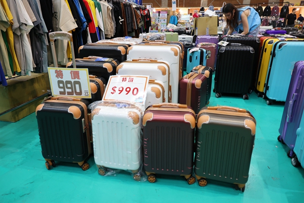 【雙北最大台灣廠拍】tokuyo按摩椅、夏普、名牌運動鞋、伊蕾服飾 153 【雙北最大台灣廠拍】tokuyo按摩椅、夏普、名牌運動鞋、伊蕾服飾