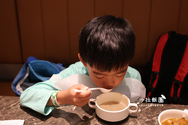 高雄美食『橫濱牛排高雄SKM Park店』平日爽吃六小時