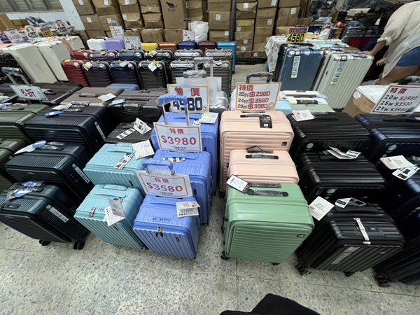 高雄鳳山行李箱特賣會,工廠直營廠拍,行李箱990元起,把握時間 17 高雄鳳山行李箱特賣會,工廠直營廠拍,行李箱990元起,把握時間