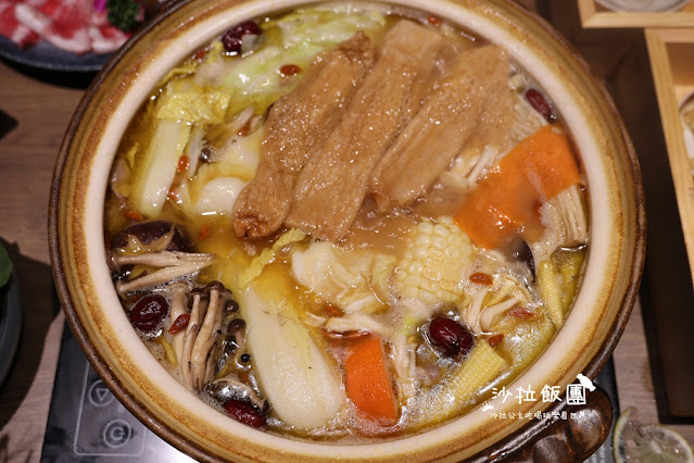 台北最強雞湯火鍋推薦『星曜雞湯』頂級人蔘全雞竹笙雞湯火鍋 35 台北最強雞湯火鍋推薦『星曜雞湯』頂級人蔘全雞竹笙雞湯火鍋