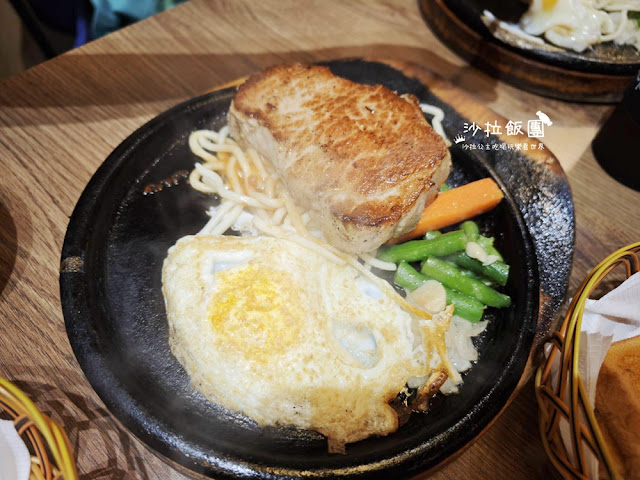 士林牛排『爭厚厚切牛排(士林中山店)』麵包、濃湯、飲料、霜淇淋無限供應 18 士林牛排『爭厚厚切牛排(士林中山店)』麵包、濃湯、飲料、霜淇淋無限供應