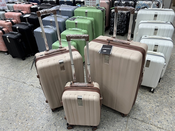 高雄鳳山行李箱特賣會,工廠直營廠拍,行李箱990元起,把握時間 3 高雄鳳山行李箱特賣會,工廠直營廠拍,行李箱990元起,把握時間
