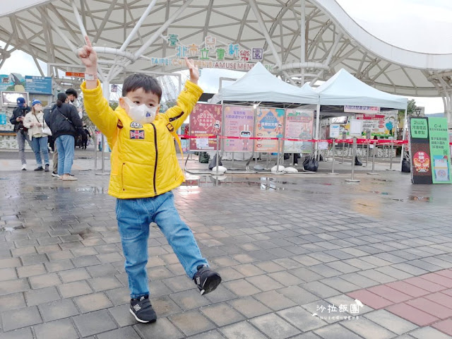 台北士林景點『兒童新樂園』海盜船、摩天輪,買券13項大型遊具玩到飽 3 台北士林景點『兒童新樂園』海盜船、摩天輪,買券13項大型遊具玩到飽