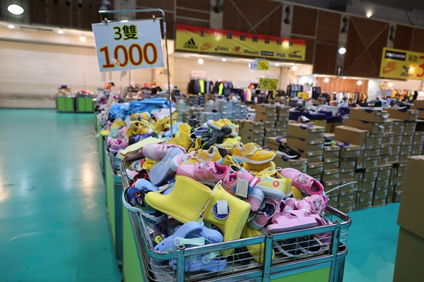 【雙北最大台灣廠拍】tokuyo按摩椅、夏普、名牌運動鞋、伊蕾服飾 75 【雙北最大台灣廠拍】tokuyo按摩椅、夏普、名牌運動鞋、伊蕾服飾