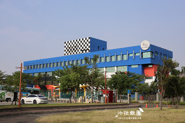 高雄親子住宿『華園大飯店草衙館』鈴鹿賽道樂園、SKM Park走路一分鐘 3 高雄親子住宿『華園大飯店草衙館』鈴鹿賽道樂園、SKM Park走路一分鐘