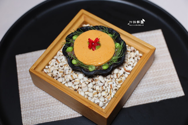 台北必吃牛排，營造郵輪船艙地中海藍白風格，好吃的頂級牛排